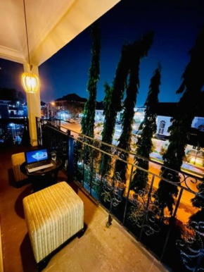 Elegance Oasis: Central 2BR Apartment with Balcony, View, and WiFI in Maitama